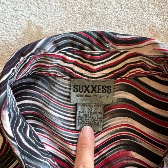 Vintage Y2K Men’s Wavy Red & Black Button-Up Shirt - Picture 3 of 7